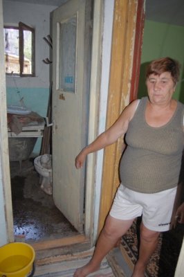 A venit vara, la Adamclisi primarul o ia de la capăt: bagă vidanja în blocul Dobromin